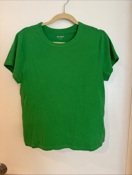 Old Navy Tops - NEW Old Navy Women's Short-Sleeve Crewneck Tee in Bright Green